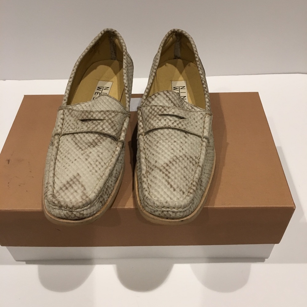 Like New Nine West snake skin suede loafer. 7.5M